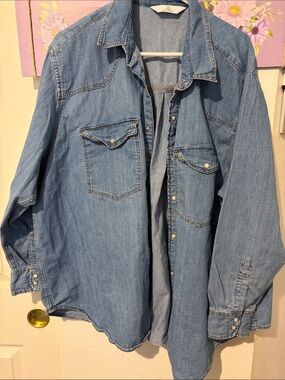 Light Blue Denim Jean Jacket Shirt - Women's Oversized Snap-Front XLarge